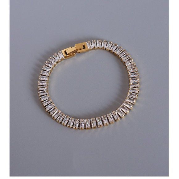Elegant Gold and Diamond Tennis Bracelet – Timeless Luxury Design