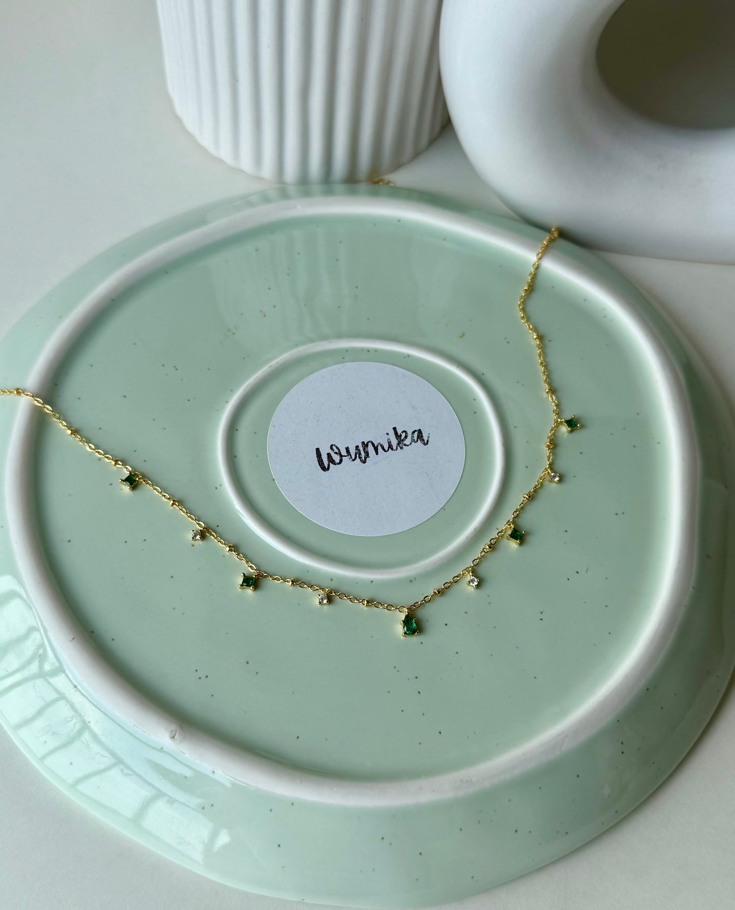 Gold Necklace with Emerald and Crystal Gemstones – Elegant and Sparkling Design