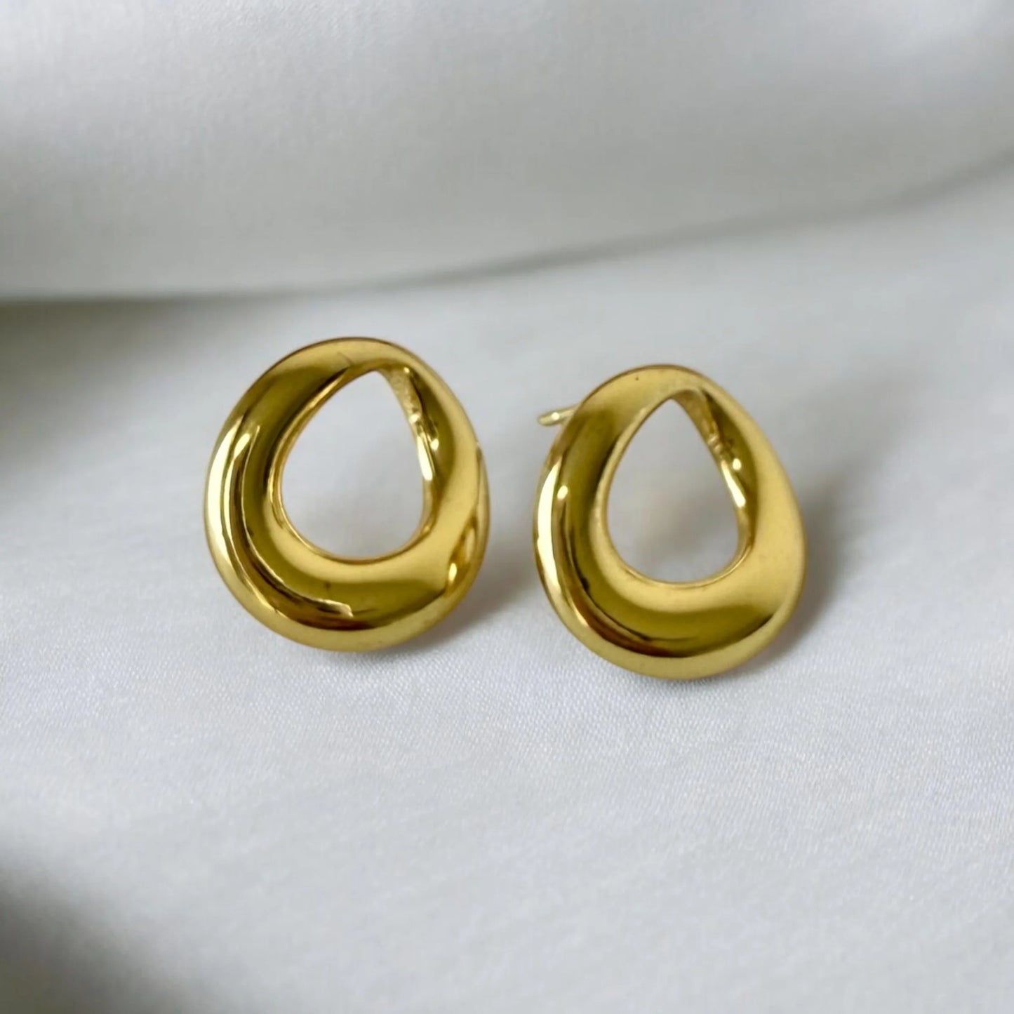 Classic Gold-Plated Stainless Steel Twist Hoop Earrings for Women – Minimalist Chunky Design