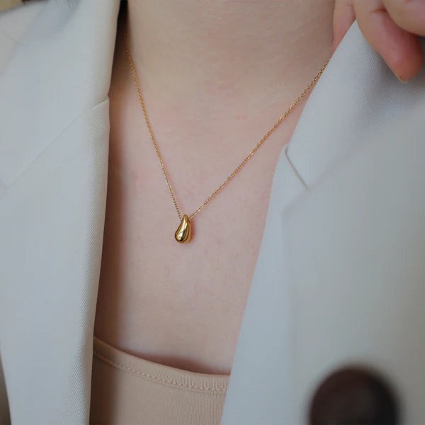 Minimalist Gold Teardrop Pendant Necklace – Elegant Stainless Steel Waterproof Jewelry
