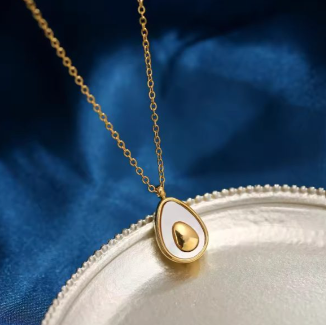 Elegant Gold and White Teardrop Pendant Necklace