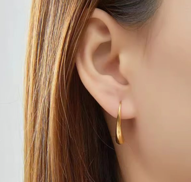 Gold Drop Earrings – Simple and Elegant Teardrop Design