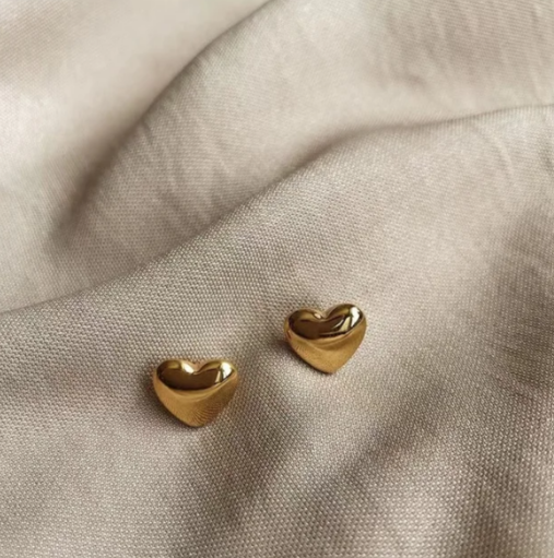 Gold Heart Stud Earrings – Simple and Elegant Love-Inspired Design
