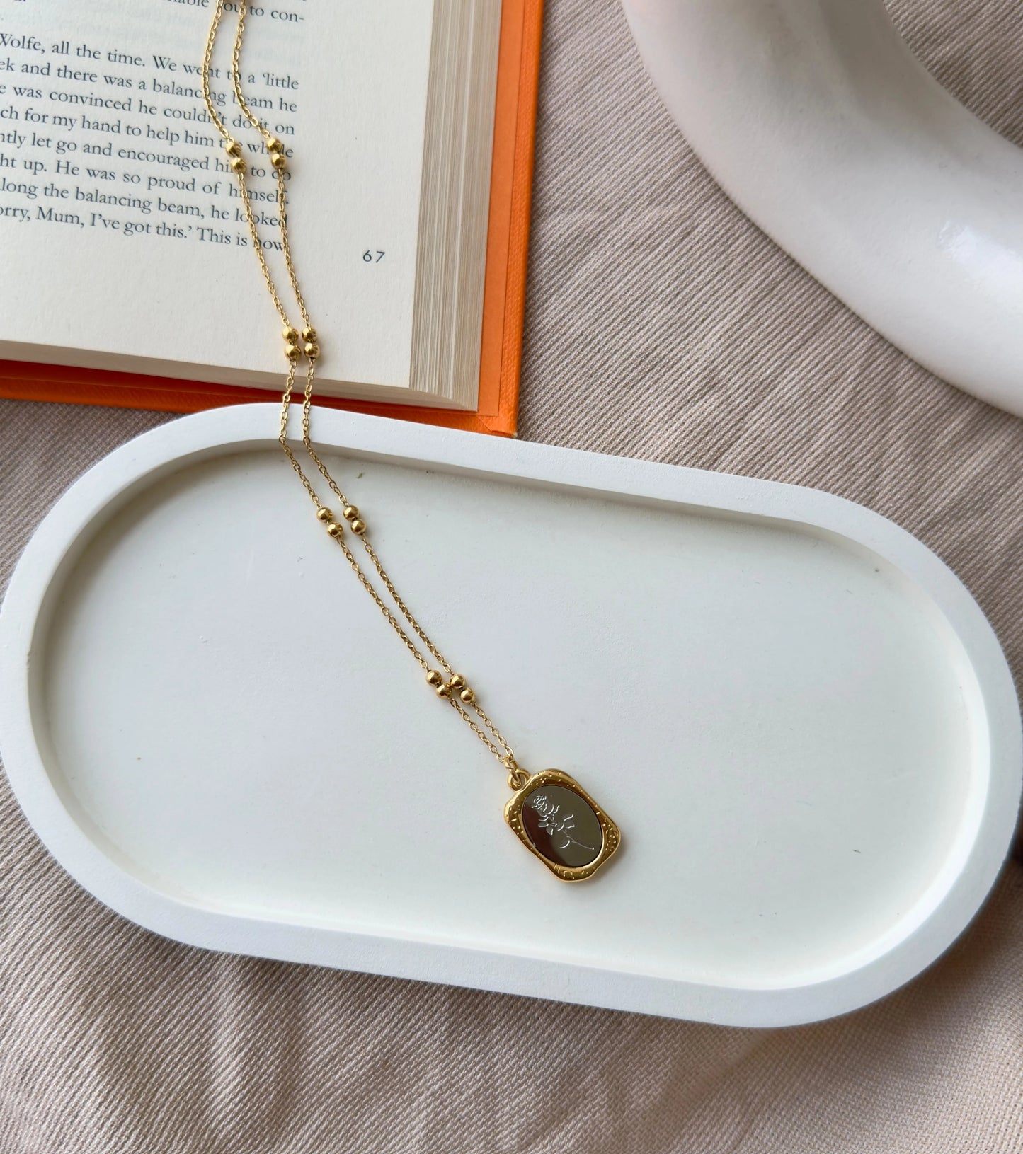 Elegant Vintage Rose Pendant Necklace – Gold Chain Necklace