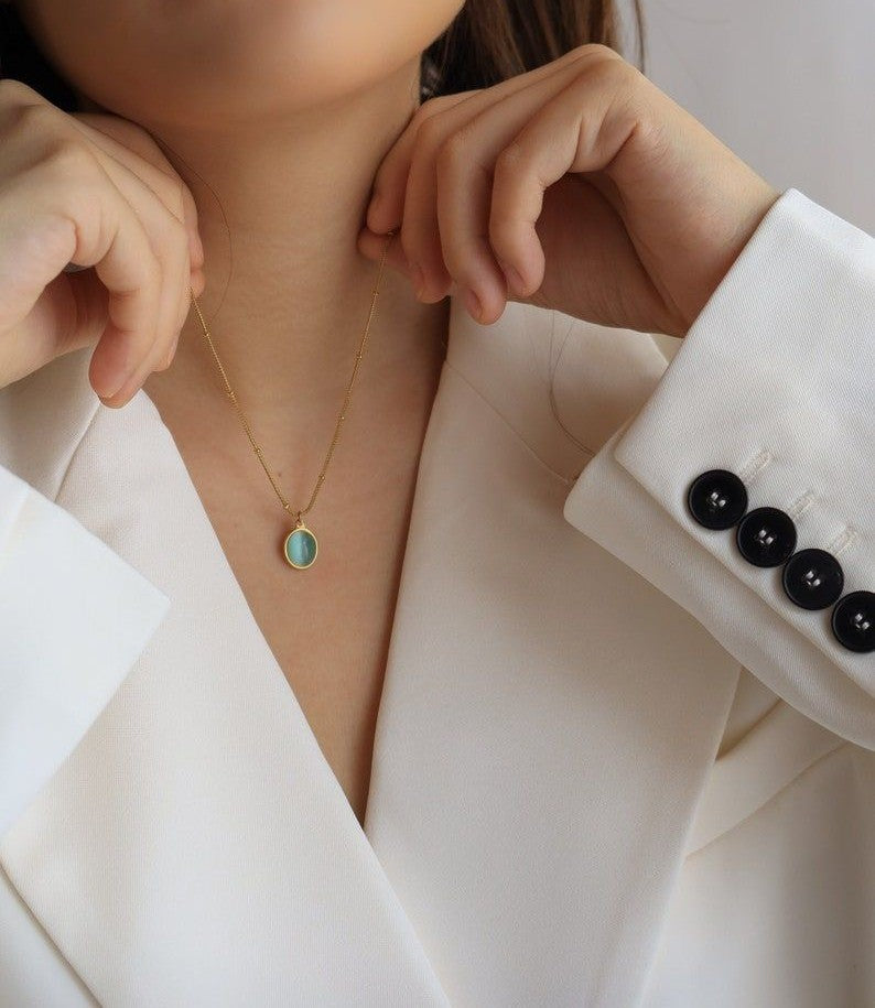 Elegant Gold Necklace with Green Gemstone Pendant