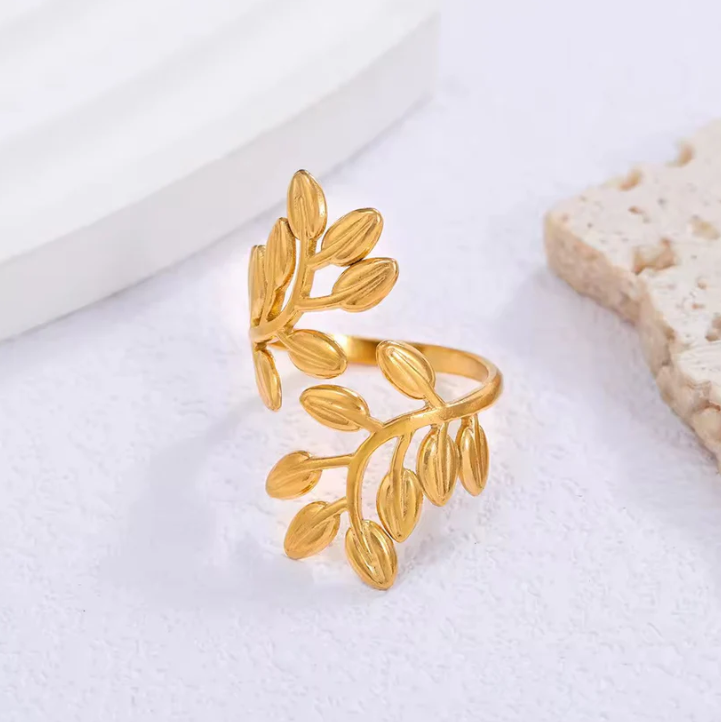 Gold Leaf Earrings – Elegant and Nature-Inspired Design (Adjustable Size)