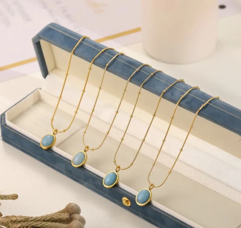 Elegant Gold Necklace with Green Gemstone Pendant
