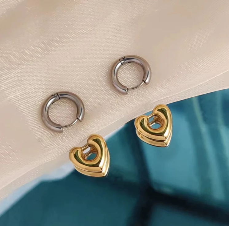 Elegant Two-Tone Heart Hoop Earrings – Gold & Silver Love-Inspired Jewelry