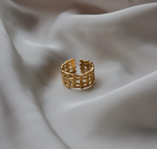 Elegant Woven Grid Adjustable Gold-Plated Ring – Open Band Statement Jewelry