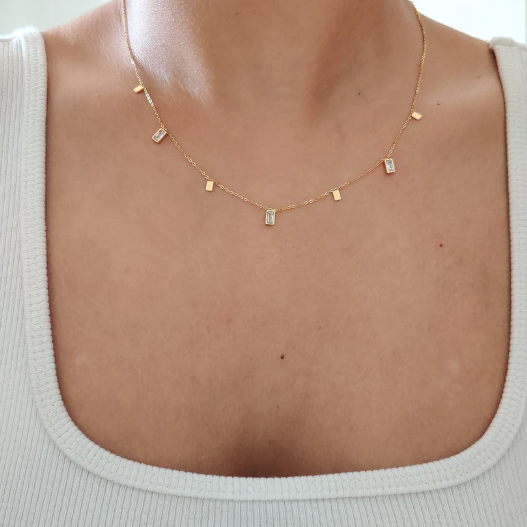 Minimalist Gold Square Pendant Necklace – Dainty Geometric Jewelry