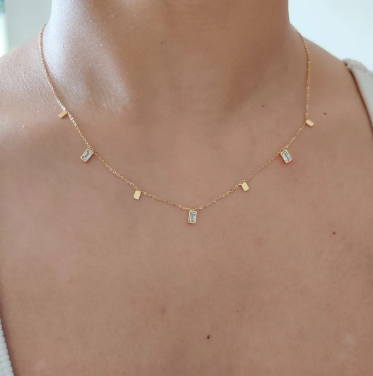 Minimalist Gold Square Pendant Necklace – Dainty Geometric Jewelry