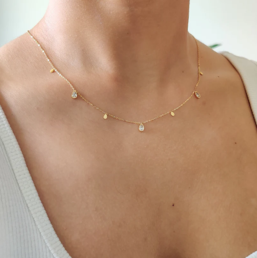 Gold Necklace with Crystal Drop Pendants – Elegant and Delicate Design