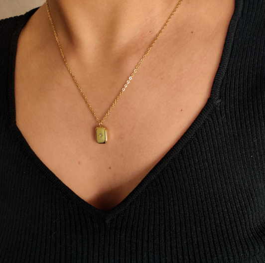 Elegant Gold Starburst Pendant Necklace – Timeless Luxury for Every Occasion