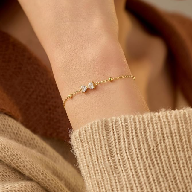 Gold Bracelet with Crystal Accents – Elegant and Chic Design