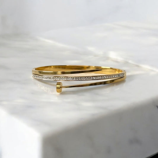 Elegant Gold-Plated Bangles with Premium Crystal Accents – Sophisticated Jewelry for Every Occasion