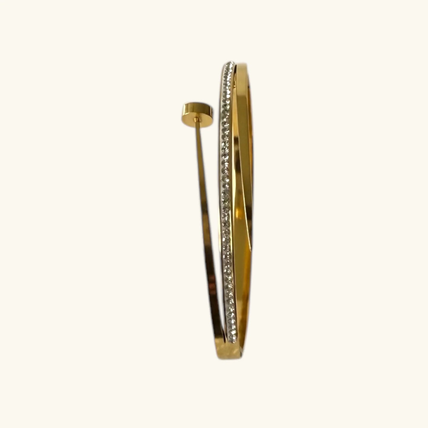 Elegant Gold-Plated Bangles with Premium Crystal Accents – Sophisticated Jewelry for Every Occasion