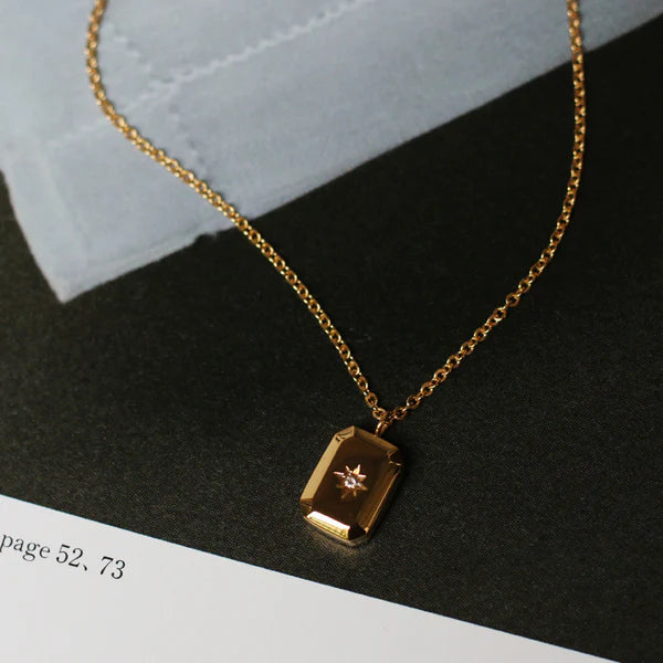 Elegant Gold Starburst Pendant Necklace – Timeless Luxury for Every Occasion