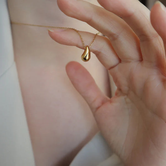 Minimalist Gold Teardrop Pendant Necklace – Elegant Stainless Steel Waterproof Jewelry