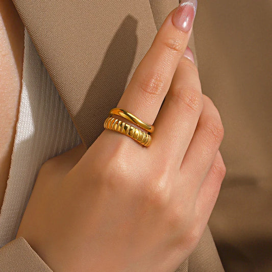 Elegant Textured Gold Open Ring – Adjustable Vintage-Inspired Statement Jewelry