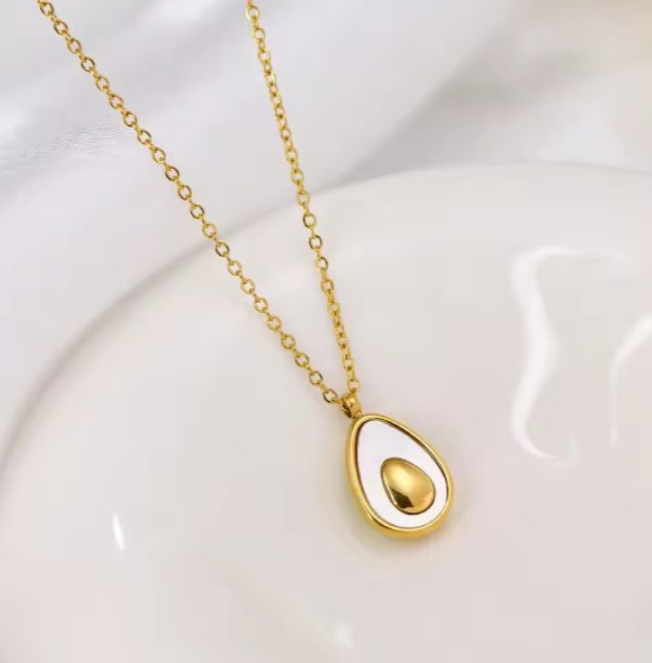 Elegant Gold and White Teardrop Pendant Necklace