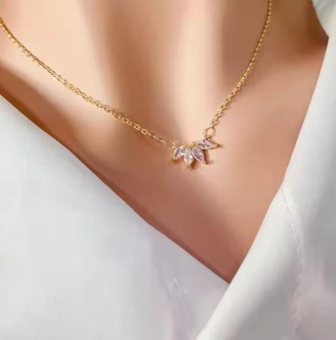 Elegant Gold Crystal Pendant Necklace