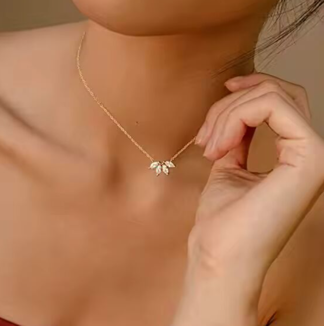 Elegant Gold Crystal Pendant Necklace