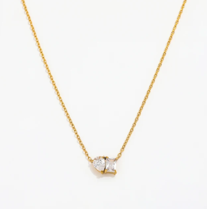 Gold Necklace with Crystal Pendant – Elegant and Timeless Design