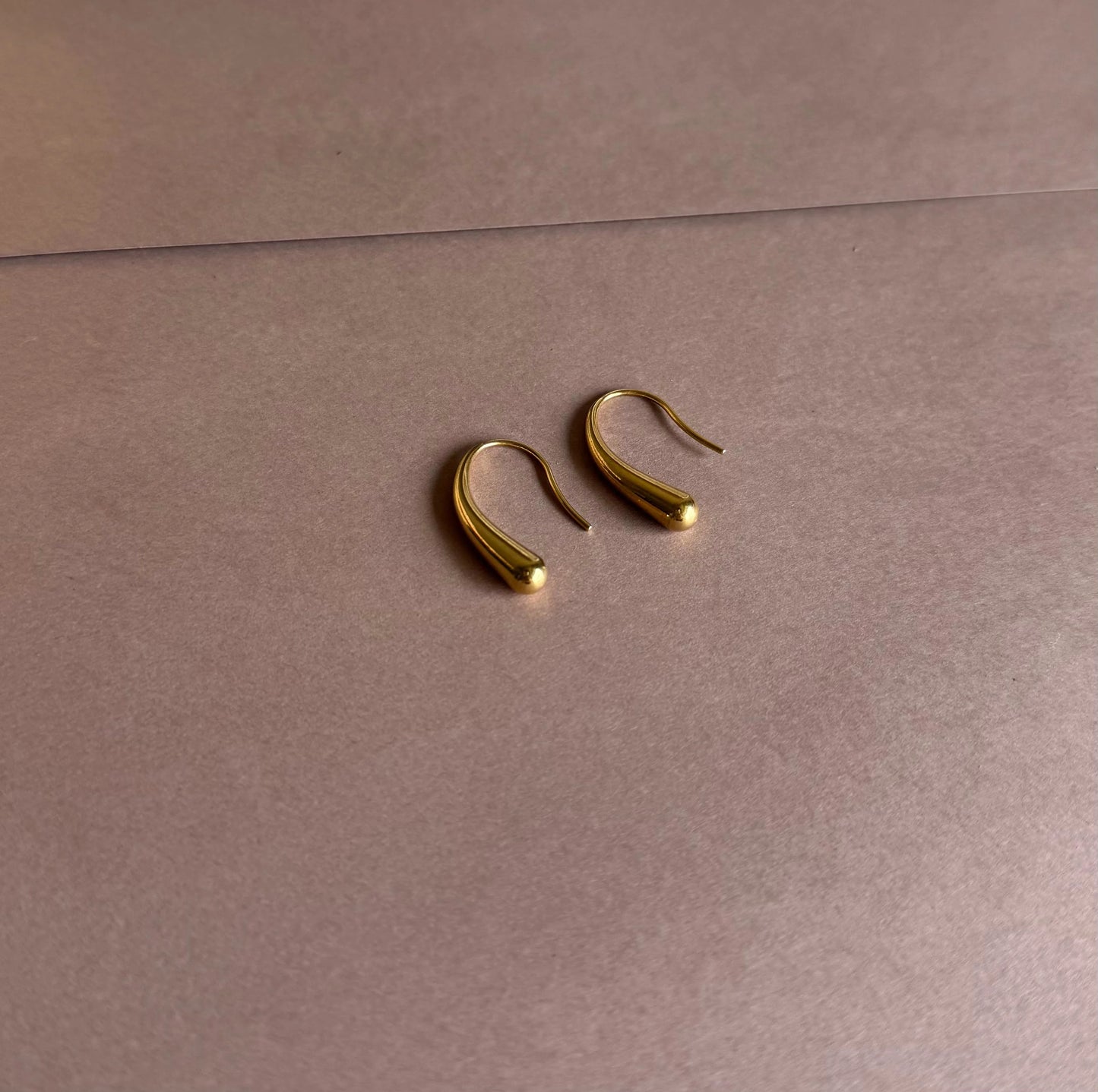 Gold Drop Earrings – Simple and Elegant Teardrop Design
