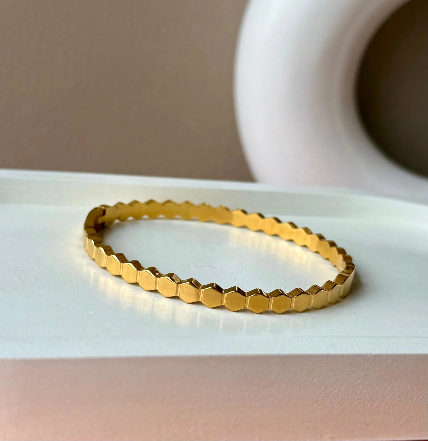 Geometric Gold Bangle – Elegant Hexagonal Design for a Modern Look