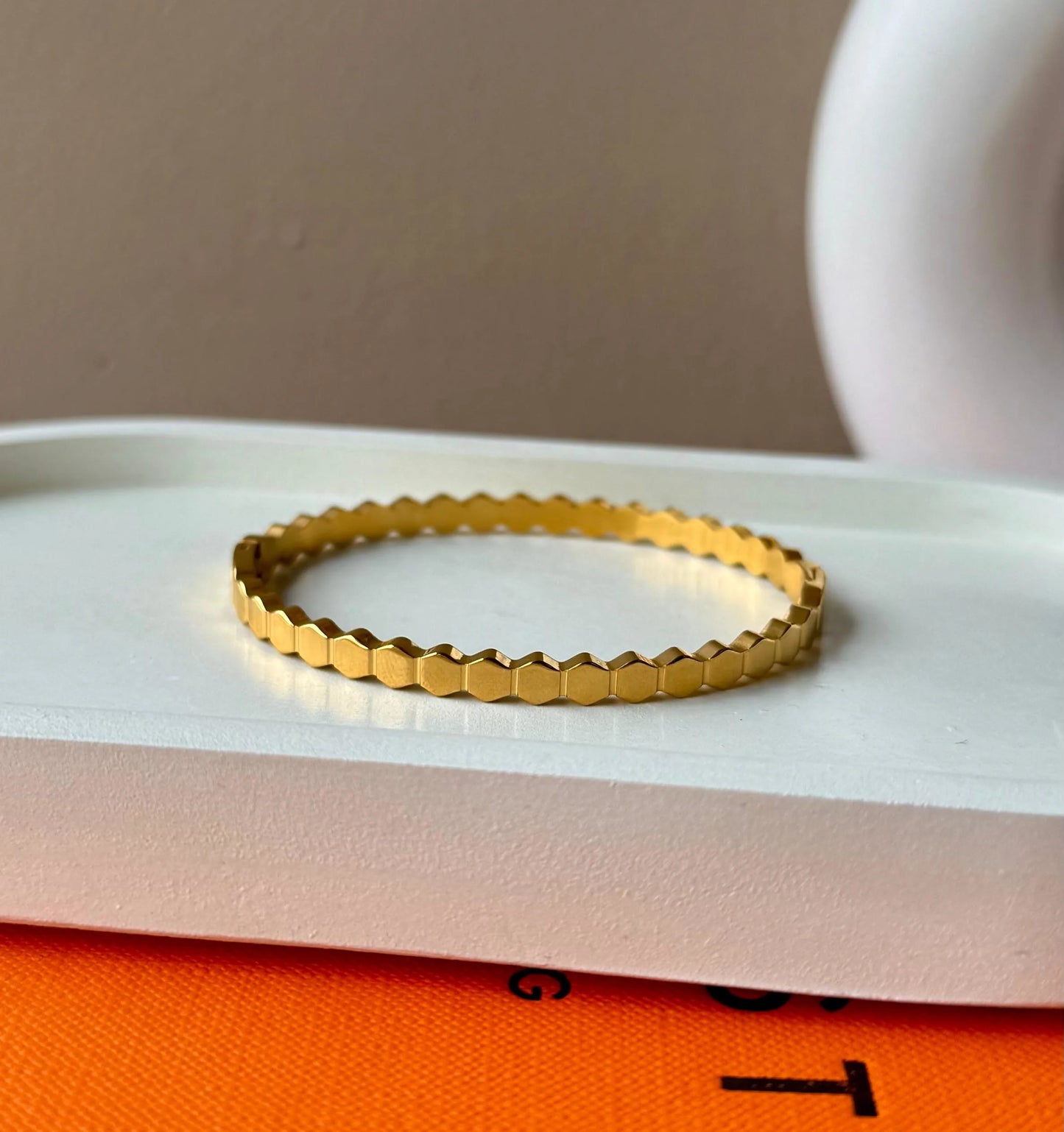 Geometric Gold Bangle – Elegant Hexagonal Design for a Modern Look