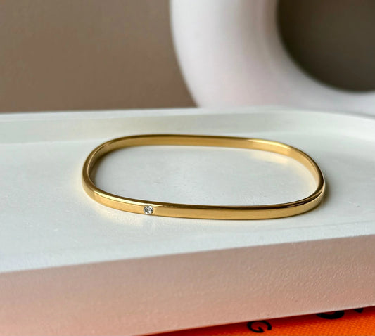 Elegant Gold Square Bangle with Diamond Accent - Sleek & Simple Design