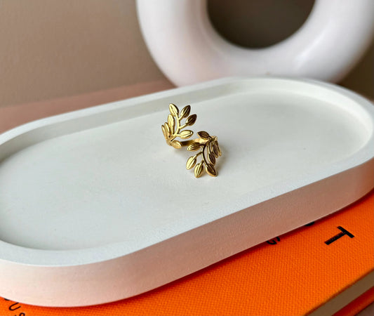 Gold Leaf Earrings – Elegant and Nature-Inspired Design (Adjustable Size)