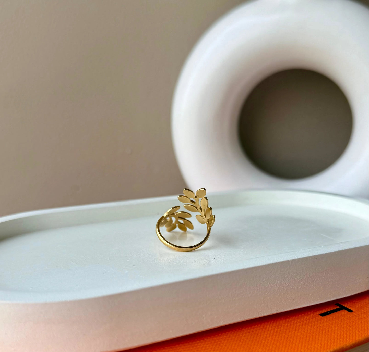 Gold Leaf Earrings – Elegant and Nature-Inspired Design (Adjustable Size)