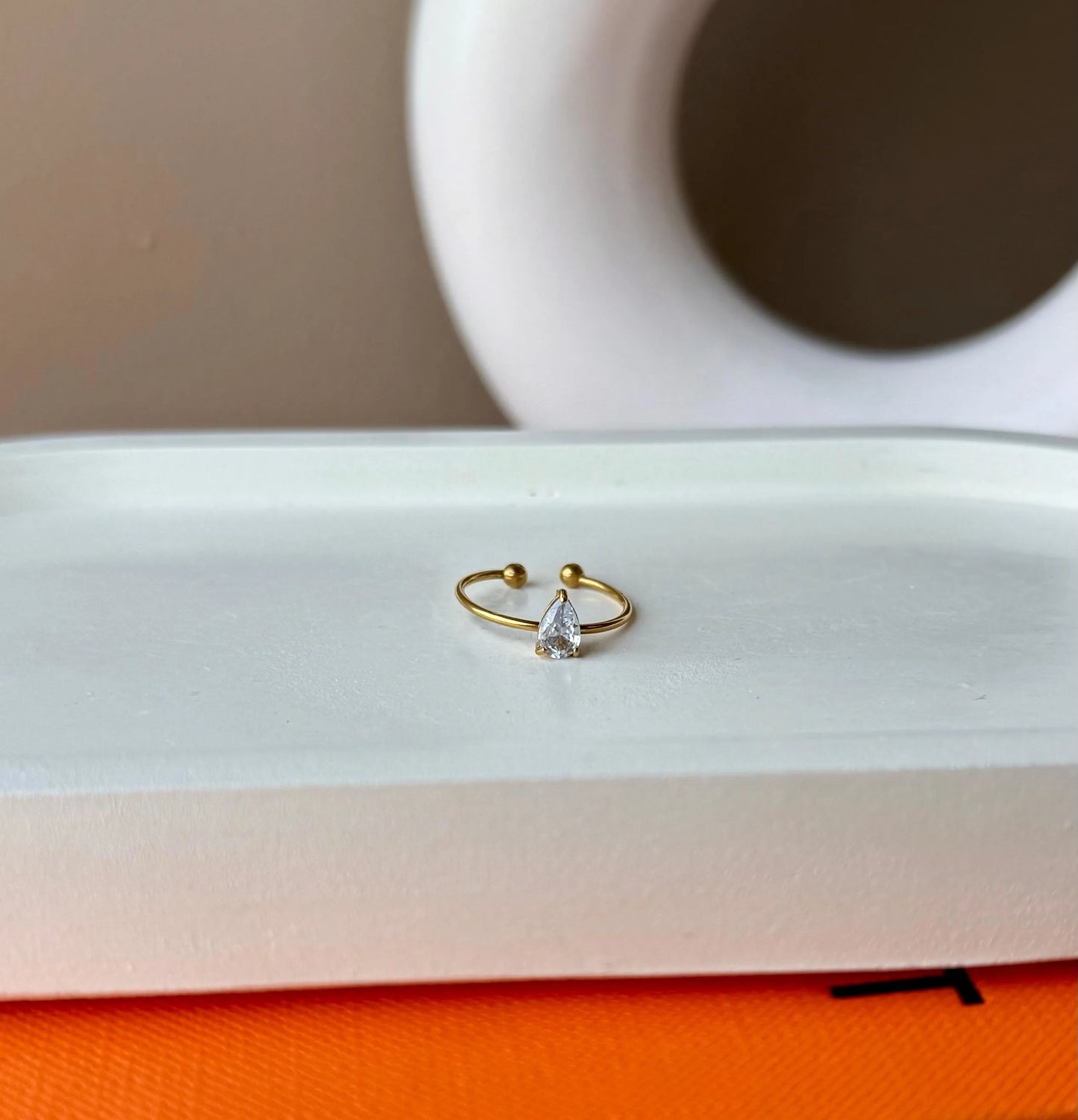 Gold Cuff Ring with Pear-Shaped Crystal – Elegant and Modern Design (Adjustable Size)