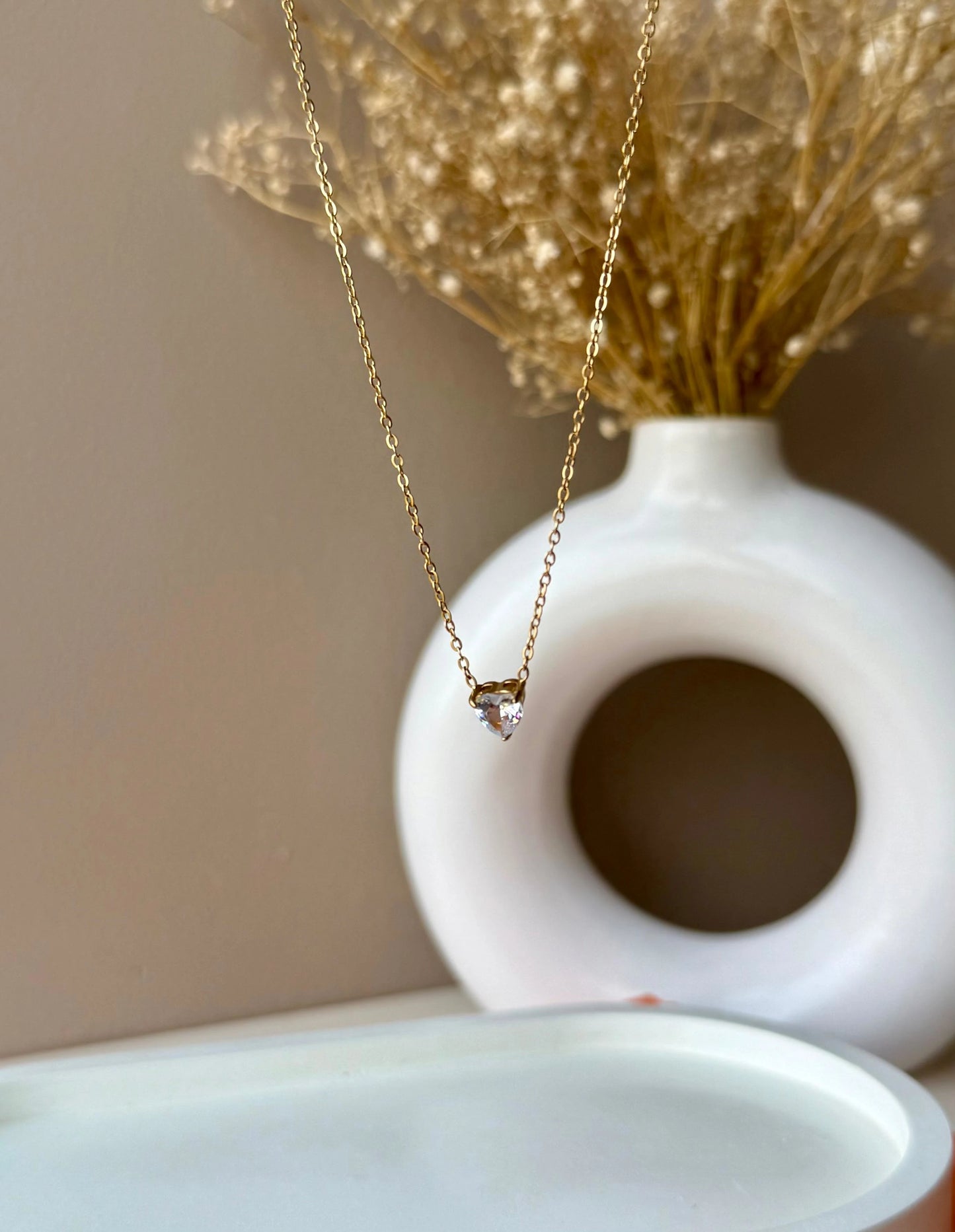 Gold Necklace with Crystal Pendant – Elegant and Timeless Design