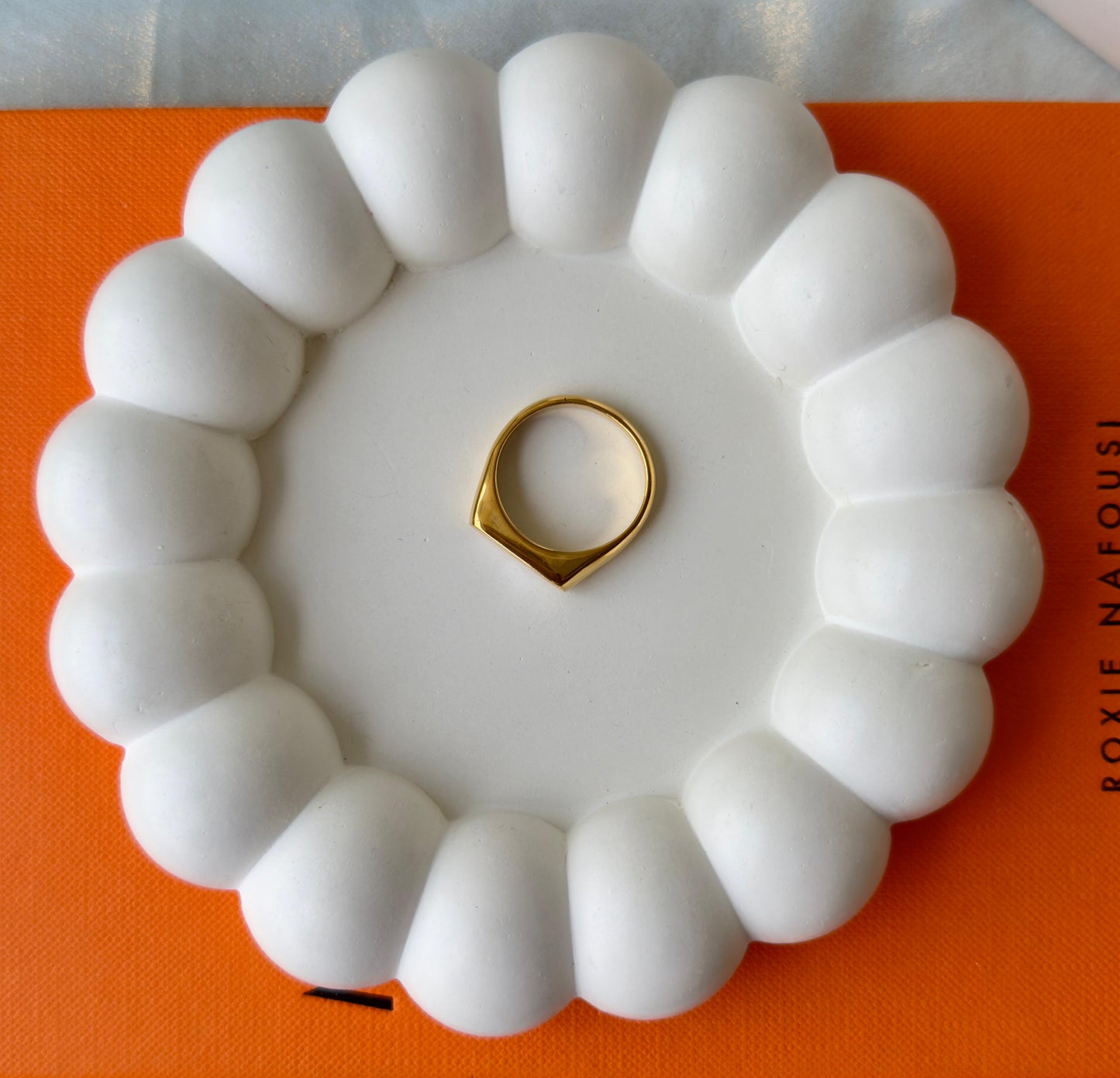 Elegant Gold Signet Ring with Mother of Pearl – Minimalist Luxury Jewelry (Size 9)
