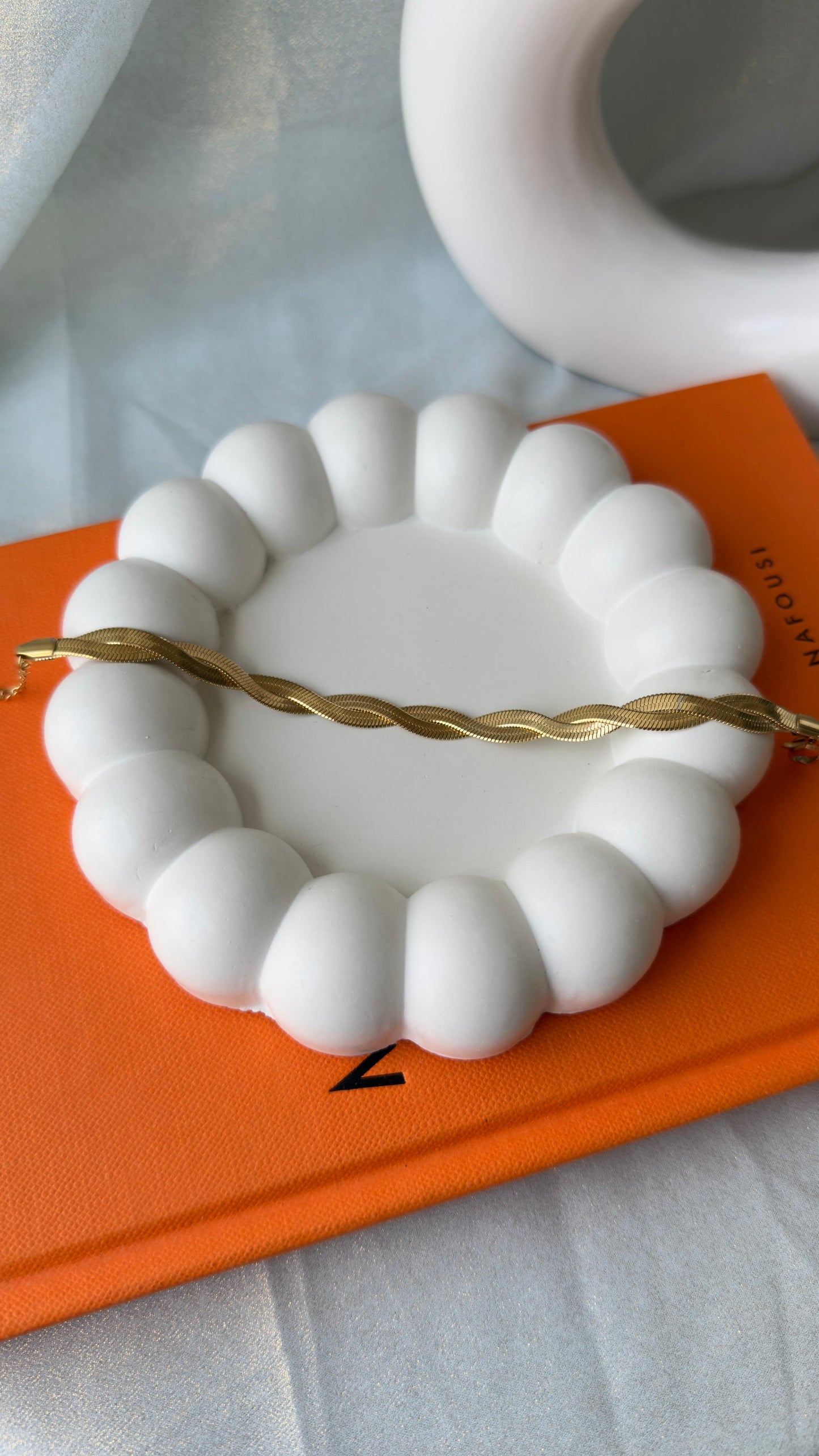 Elegant Twisted Gold Bracelet – Adjustable Herringbone Chain