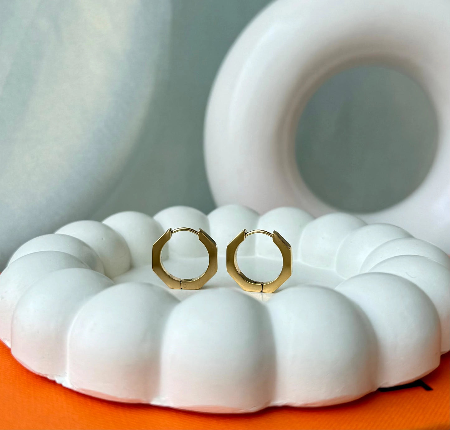 Elegant Hexagonal Gold-Plated Huggie Hoop Earring - Minimalist Geometric Design