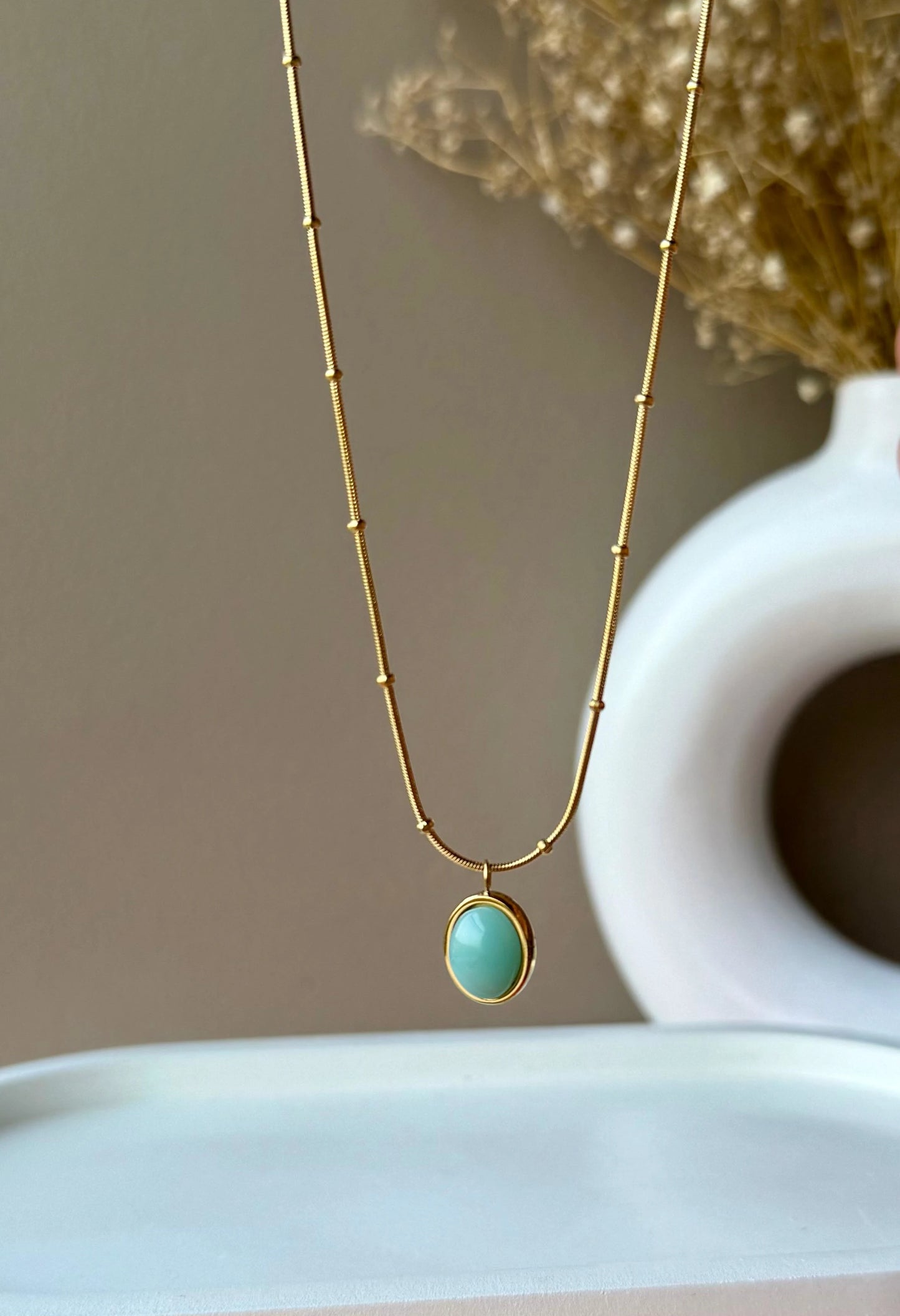 Elegant Gold Necklace with Green Gemstone Pendant