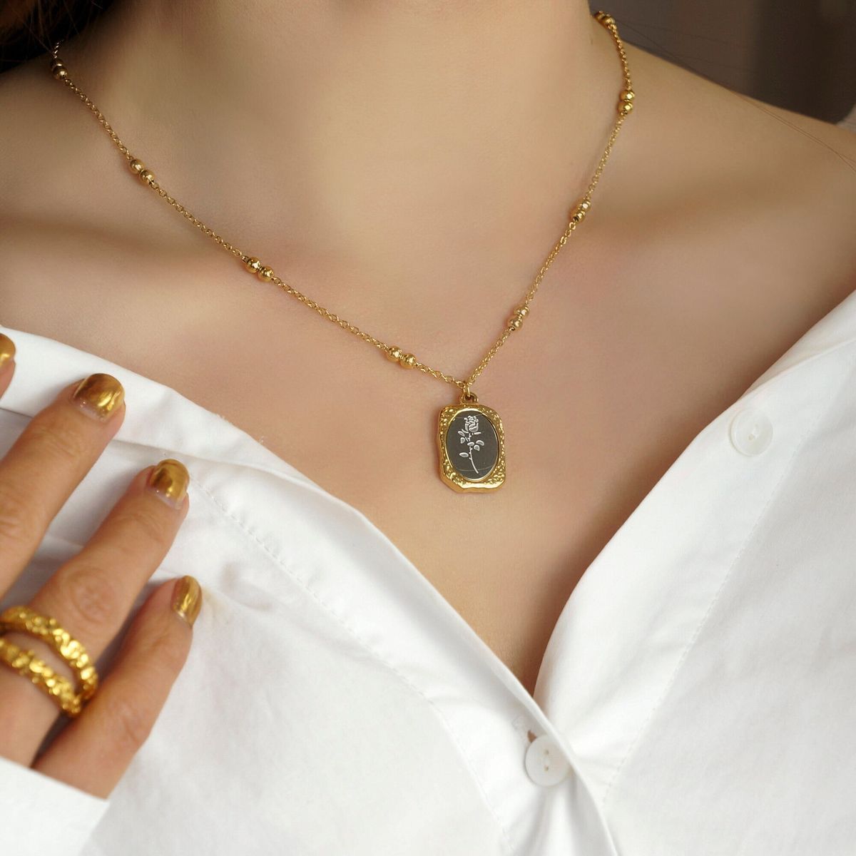 Elegant Vintage Rose Pendant Necklace – Gold Chain Necklace