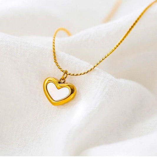 Gold Heart-Shaped Pendant Necklace with Mother-of-Pearl Inlay