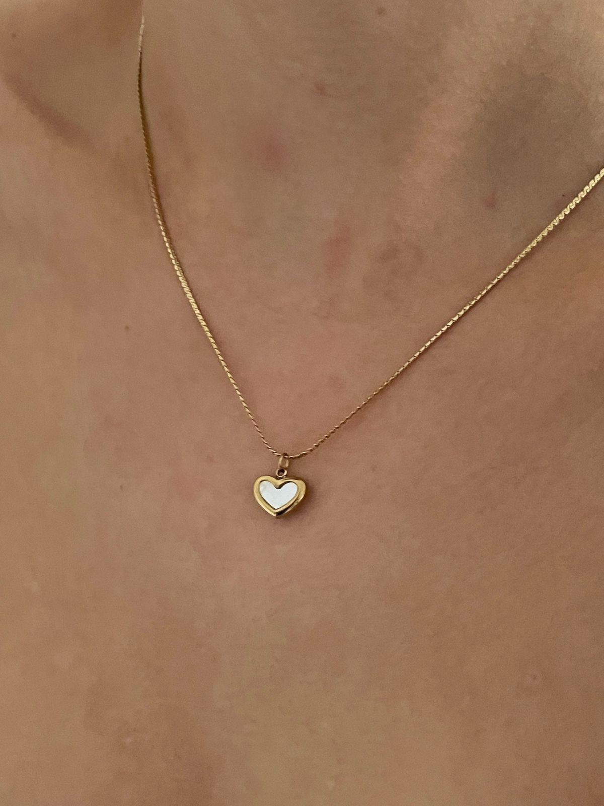 Gold Heart-Shaped Pendant Necklace with Mother-of-Pearl Inlay