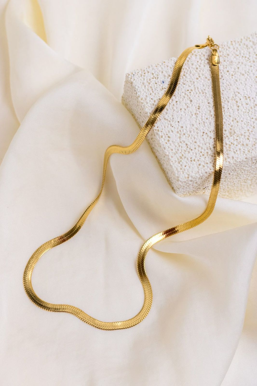 Gold Herringbone Chain Necklace – Sleek, Modern & Timeless Elegance