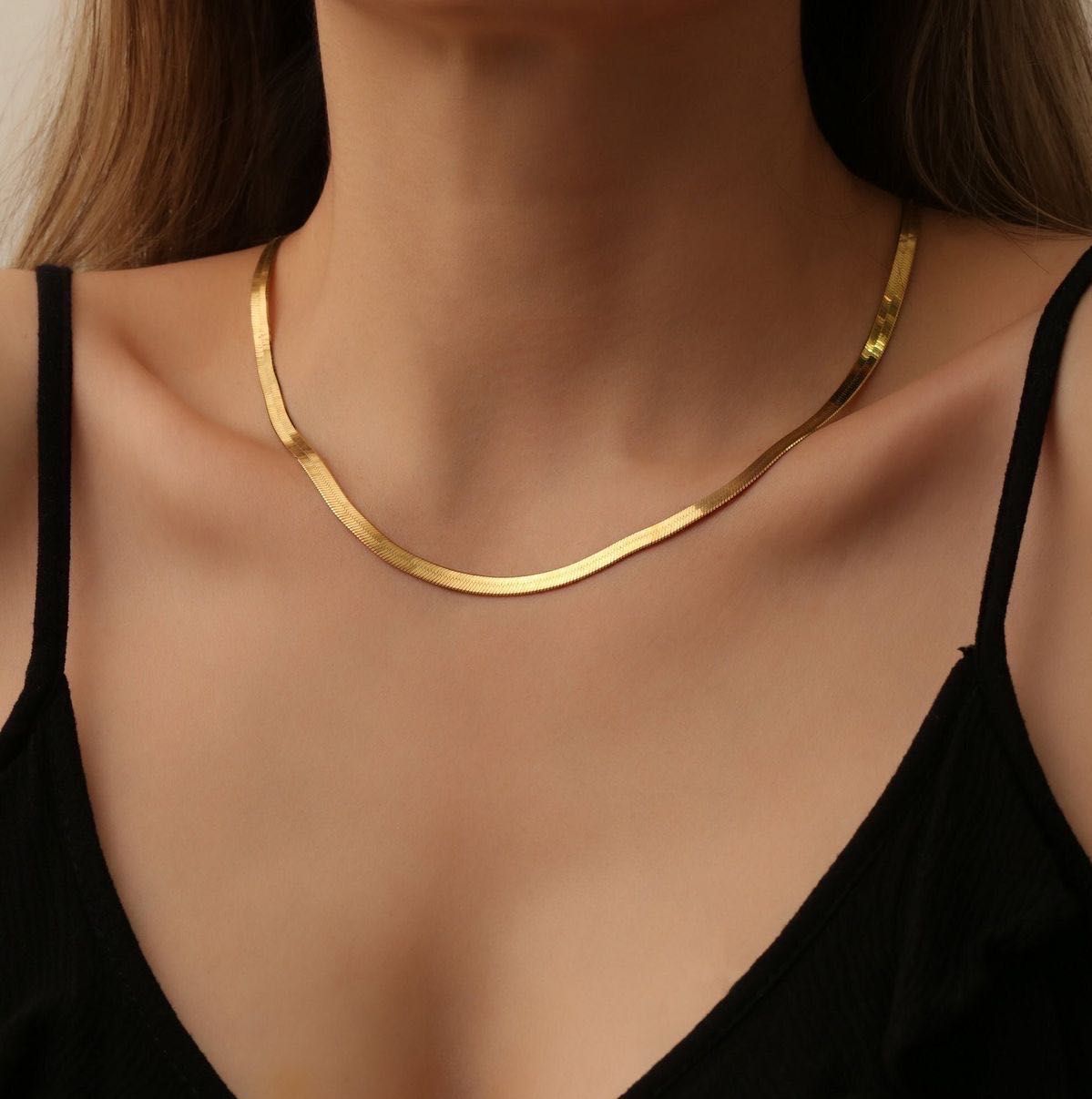Gold Herringbone Chain Necklace – Sleek, Modern & Timeless Elegance
