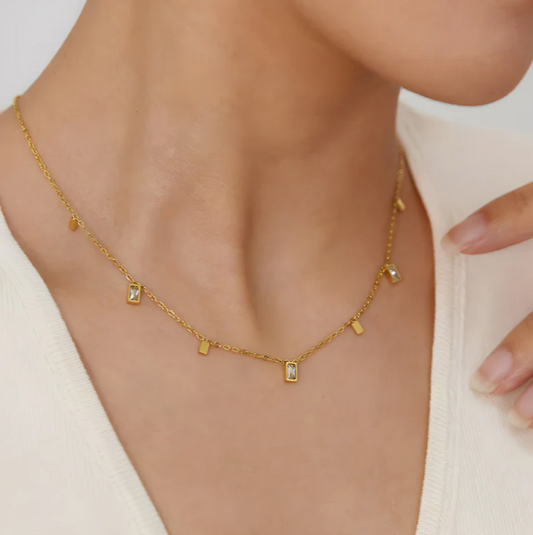 Minimalist Gold Square Pendant Necklace – Dainty Geometric Jewelry
