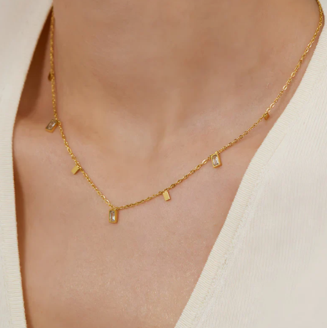 Minimalist Gold Square Pendant Necklace – Dainty Geometric Jewelry