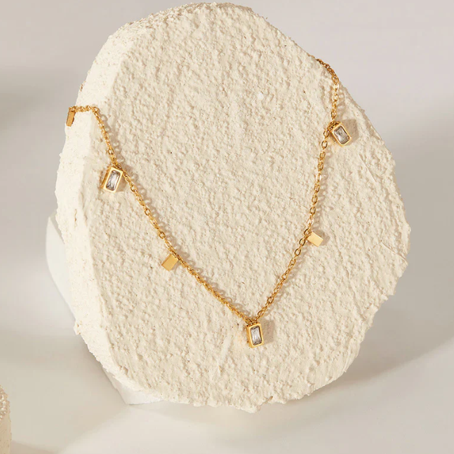 Minimalist Gold Square Pendant Necklace – Dainty Geometric Jewelry