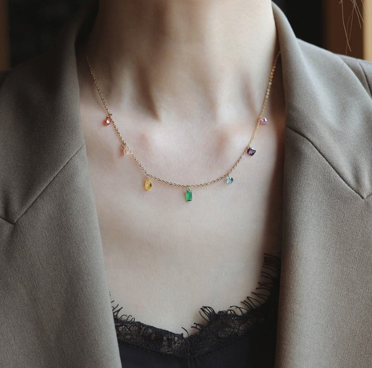 Gold Necklace with Multi-Colored Gemstones – Elegant and Vibrant Design