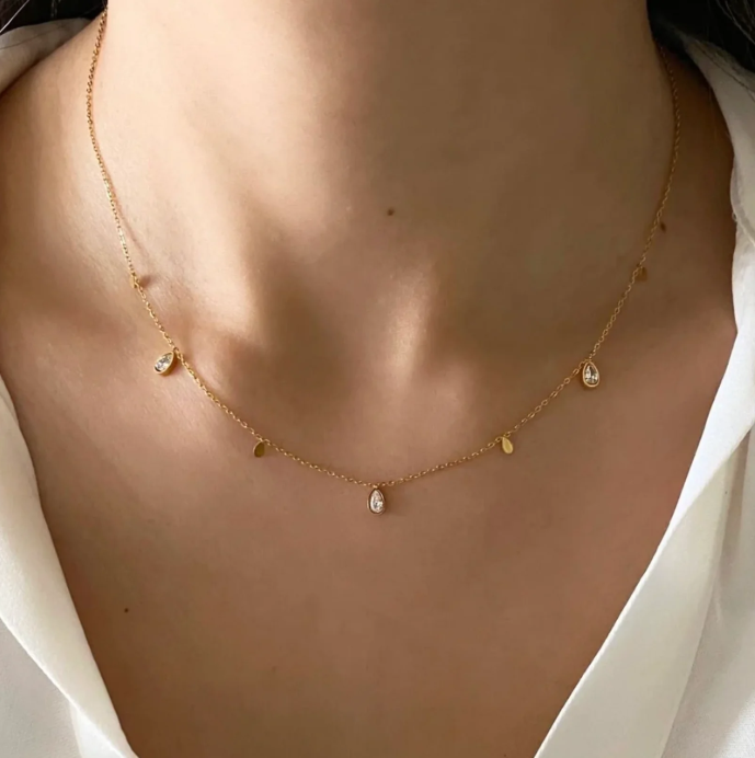 Gold Necklace with Crystal Drop Pendants – Elegant and Delicate Design