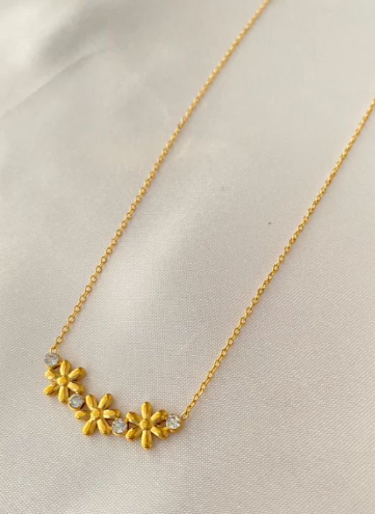 Gold Daisy Flower Necklace | Anti-Tarnish Stainless Steel | Dainty Floral Jewelry for Women